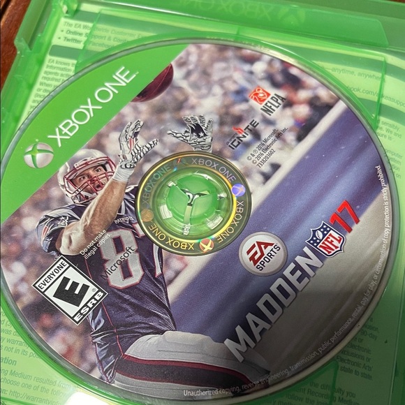 Madden NFL 17 for Xbox One - Green Case - Picture 7 of 10